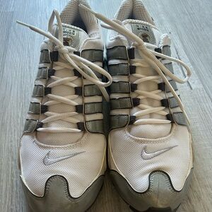 Nike Shox NZ Size 11.5 US Men’s White and Grey Athletic Shoes GUC